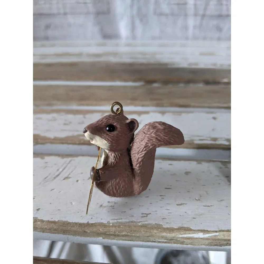 Hallmark fabulous‎ decade 1990 first squirrel ornam